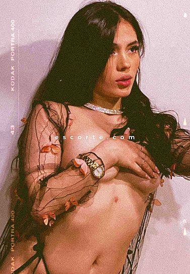 Lunna - Girl escort Marseille