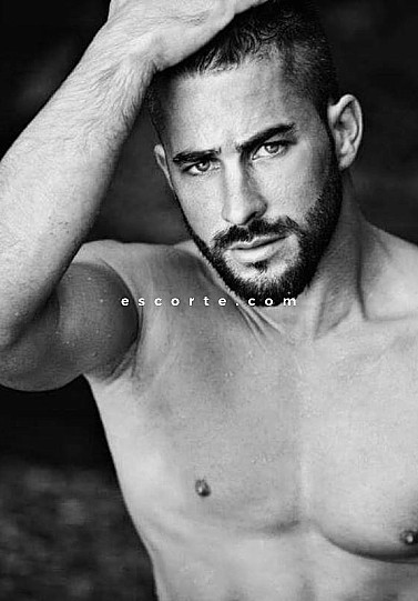 Hugo - Males escort Cannes