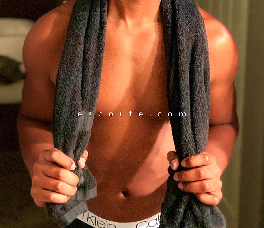 Male Escorts Paris