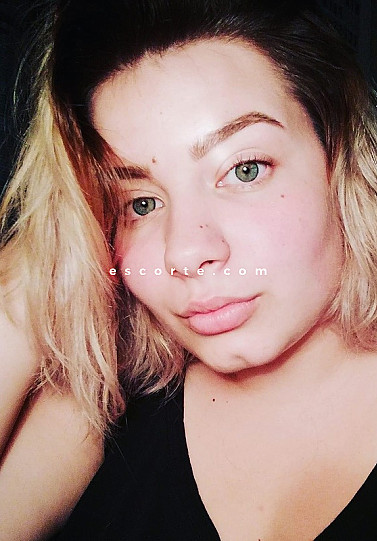 Single - Girl escort Toulouse