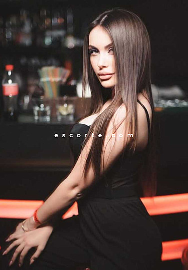 Alina - Girl escort Paris