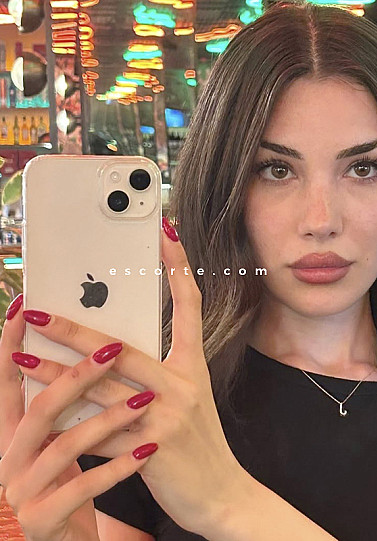 ERIN - Girl escort Paris