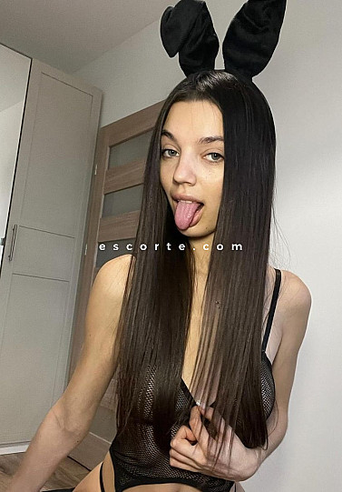 KIRIAK - Girl escort Paris