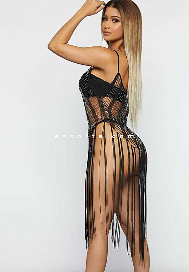 Arina - Girl escort Paris