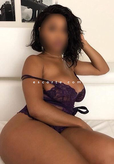 Delphine - Girl escort Paris