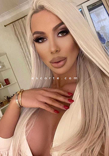 Dinara - Girl escort Paris