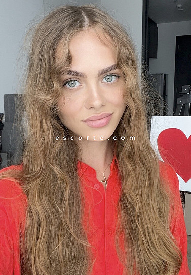 LETICIA - Girl escort Paris