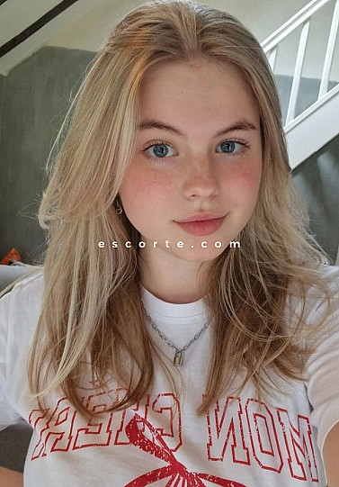 SWEETIE - Girl escort Paris