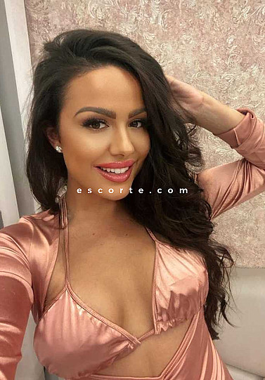 Alisa - Girl escort Paris