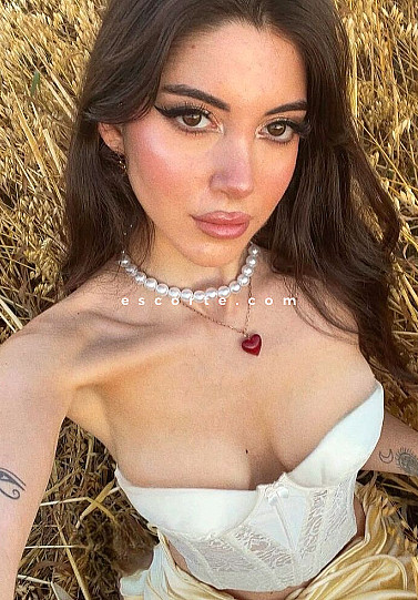 LEVEN - Girl escort Paris