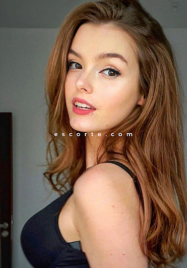 MELANIE - Girl escort Paris