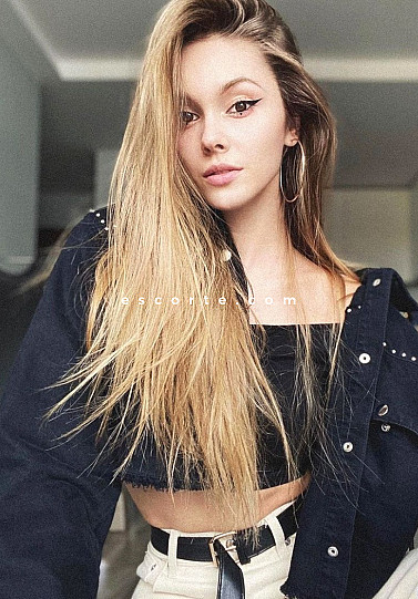 CHADIA - Girl escort Paris