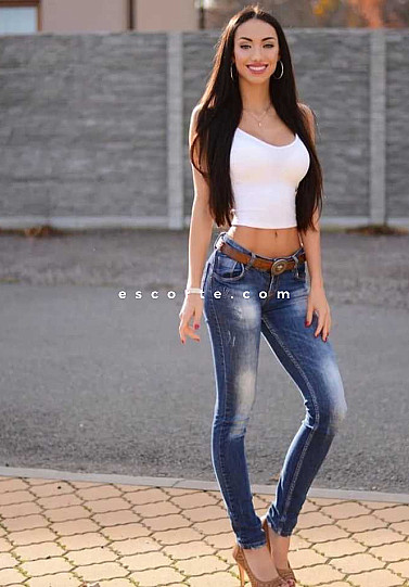 Lena - Girl escort Paris
