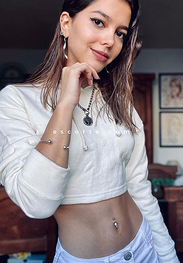 SUZANNE - Girl escort Paris