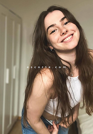 VETA - Girl escort Paris