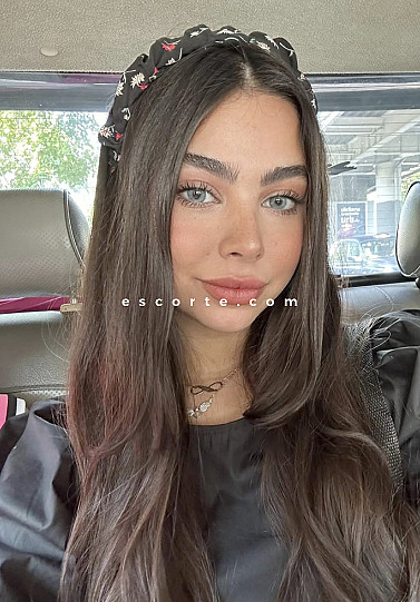HILDI - Girl escort Paris