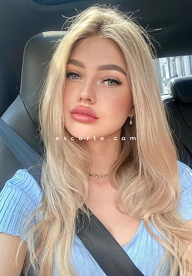 RISTA - Girl escort Paris