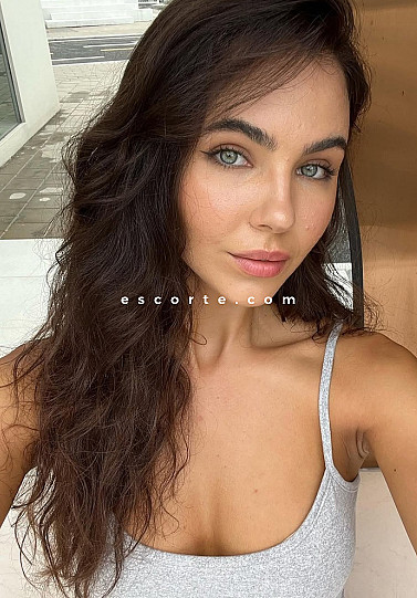 VENKE - Girl escort Paris