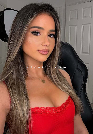 NELA - Girl escort Paris