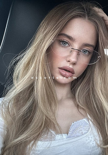 FREJA - Girl escort Paris