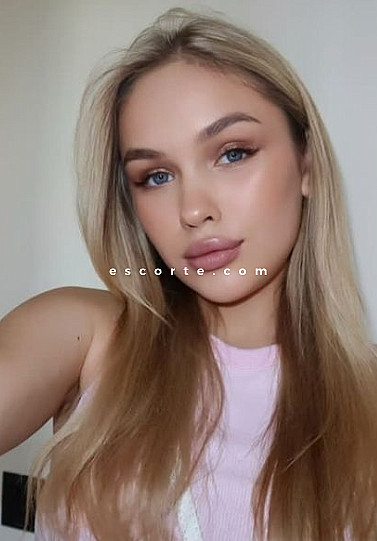 EDIE - Girl escort Paris