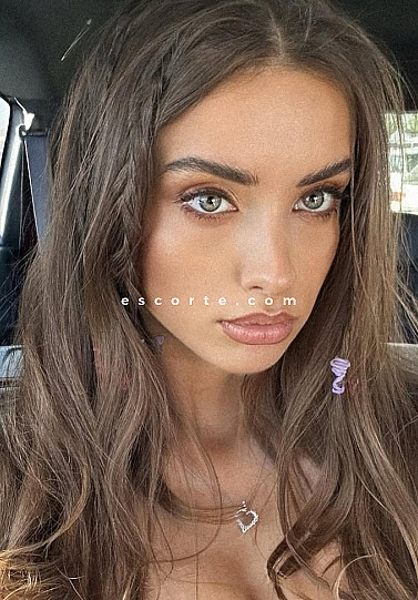 KENSA - Girl escort Paris