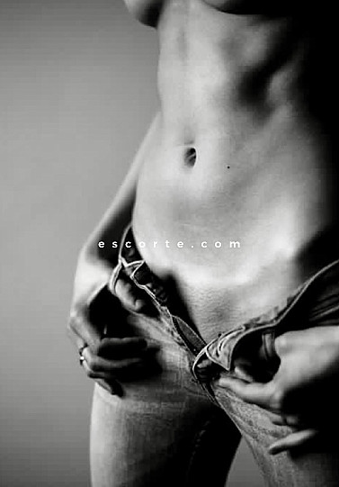 Isaure - Girl escort Toulouse
