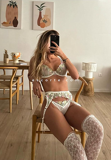 BEILR - Girl escort Paris