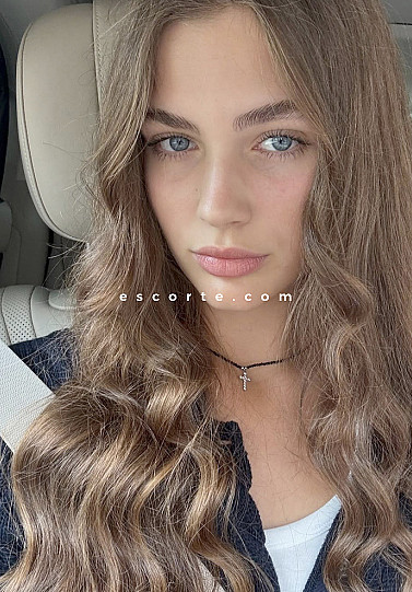 LILA - Girl escort Paris