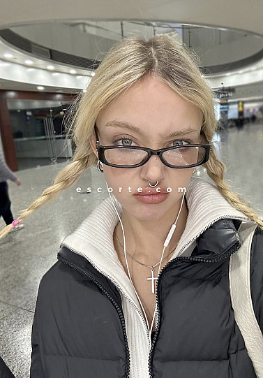 ASPEN - Girl escort Paris