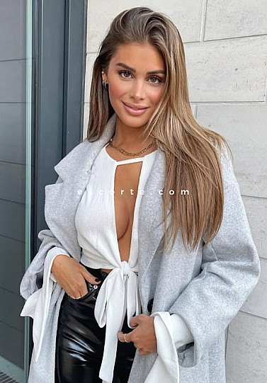 SOLDIS - Girl escort Paris