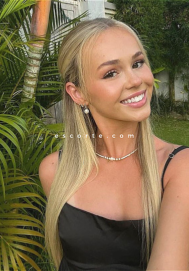 KERRIS - Girl escort Paris