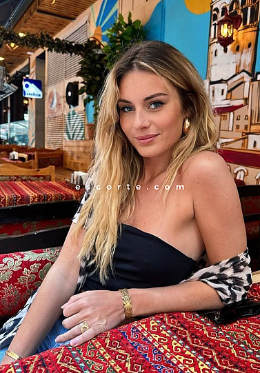 KATRI - Girl escort Paris