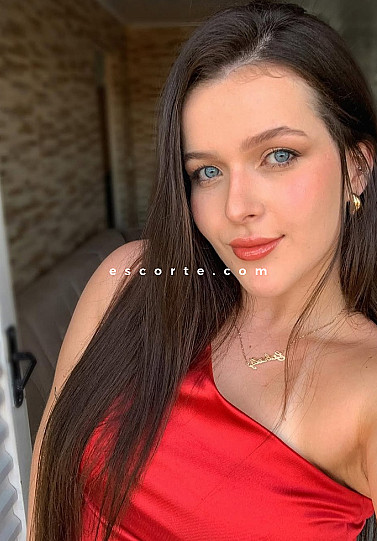 ELODIE - Girl escort Paris