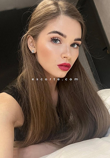 PERT - Girl escort Paris