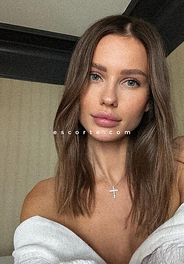 CANTY - Girl escort Paris