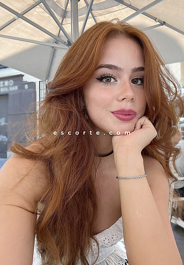 ARIELLE - Girl escort Paris