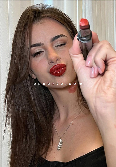 SAM - Girl escort Paris