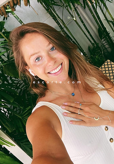 RAQUEL - Girl escort Paris