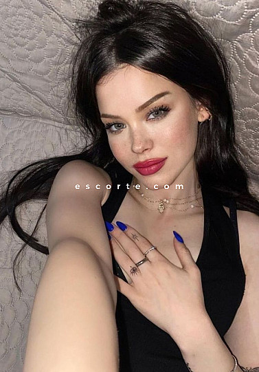 PAISLEY - Girl escort Paris