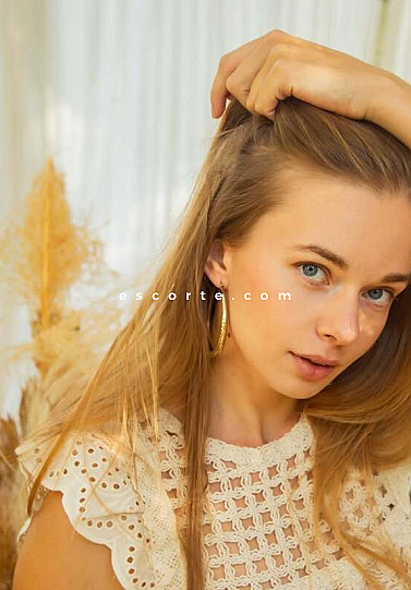 SHIMONA - Girl escort Paris