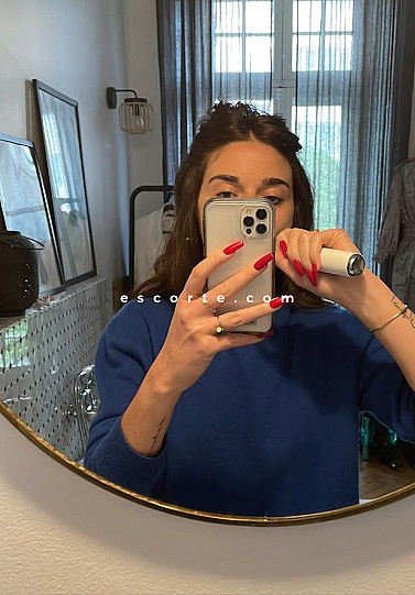 Ladonnedirect - Girl escort Nîmes