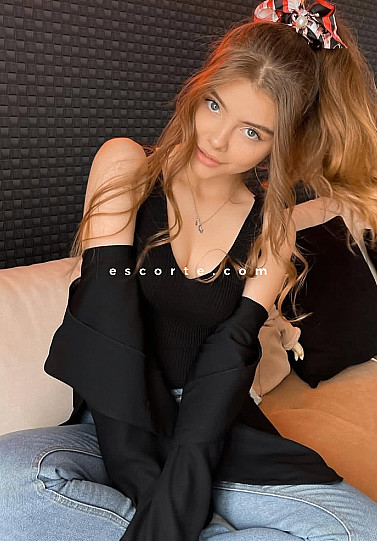 AGDA - Girl escort Paris
