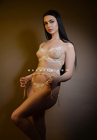 Olga - Girl escort Paris