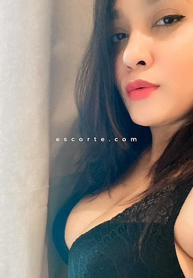 Anam - Girl escort Paris