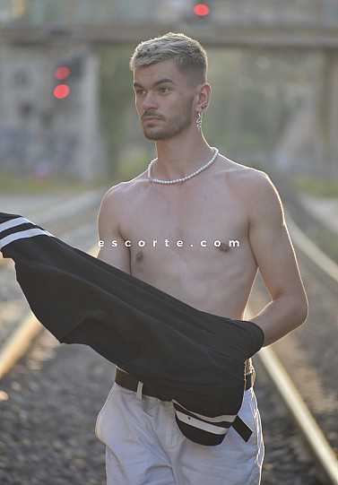 Enzo - Hommes escort Vienne