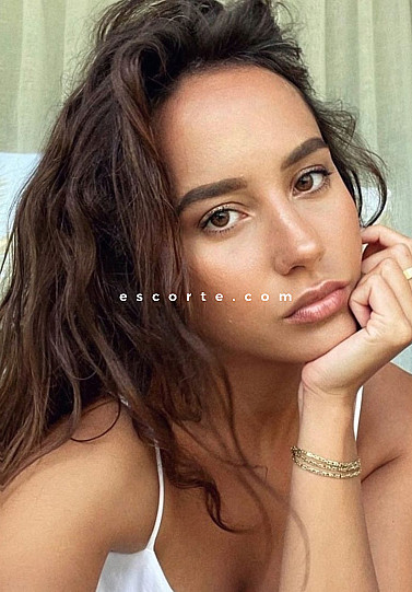 NENSI - Girl escort Paris