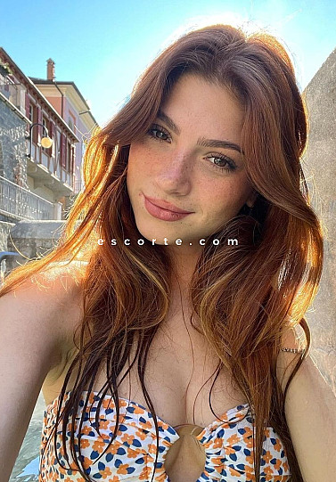 ENID - Girl escort Paris