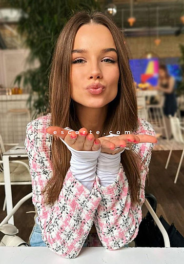 LAKE - Girl escort Paris