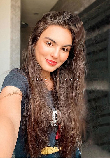 ANOUK - Girl escort Paris